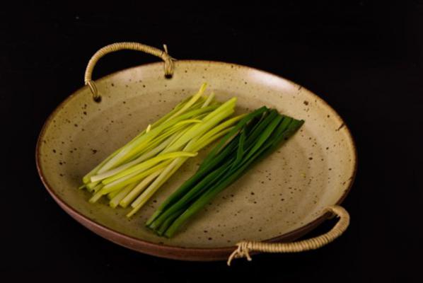 韭菜栽种是种子好还是根好种，重新栽种后需要注意什么