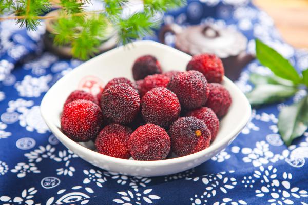 杨梅食用的好处,食用要注意什么