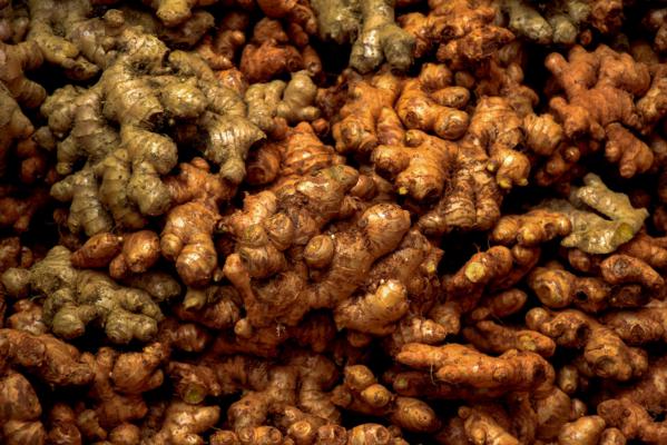 新鲜的“葱姜蒜”,没几天就变干,3个方法让它们保持新...