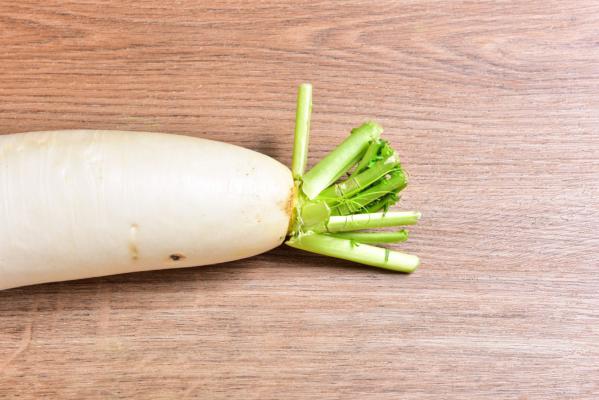 萝卜上面的“叶子”别扔，种土里浇点水，吃了比“钙片”...