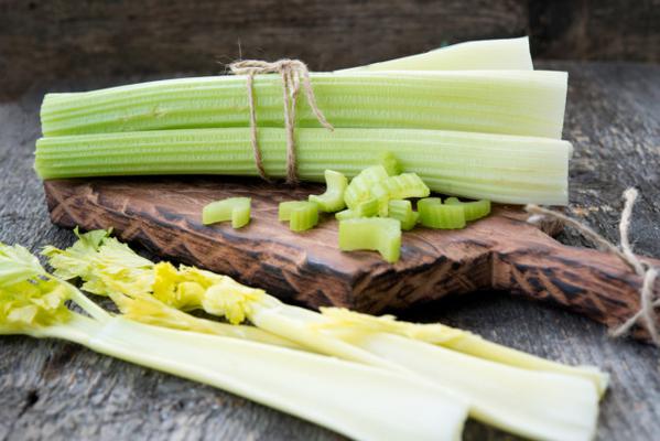阳台芹菜的种植方法